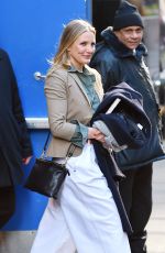 CAMERON DIAZ Leaves 