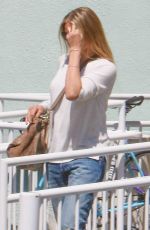 CAMERON DIAZ Shopping at Petco in Studio City 04/02/2016