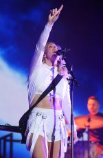 ELLIE GOULDING Performs at 2016 Coachella Valley Music and Arts Festival in Indio 04/15/2016