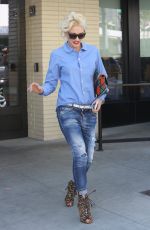 GWEN STEFANI Leaves Palm Restaurant in Beverly Hill 04/22/2016