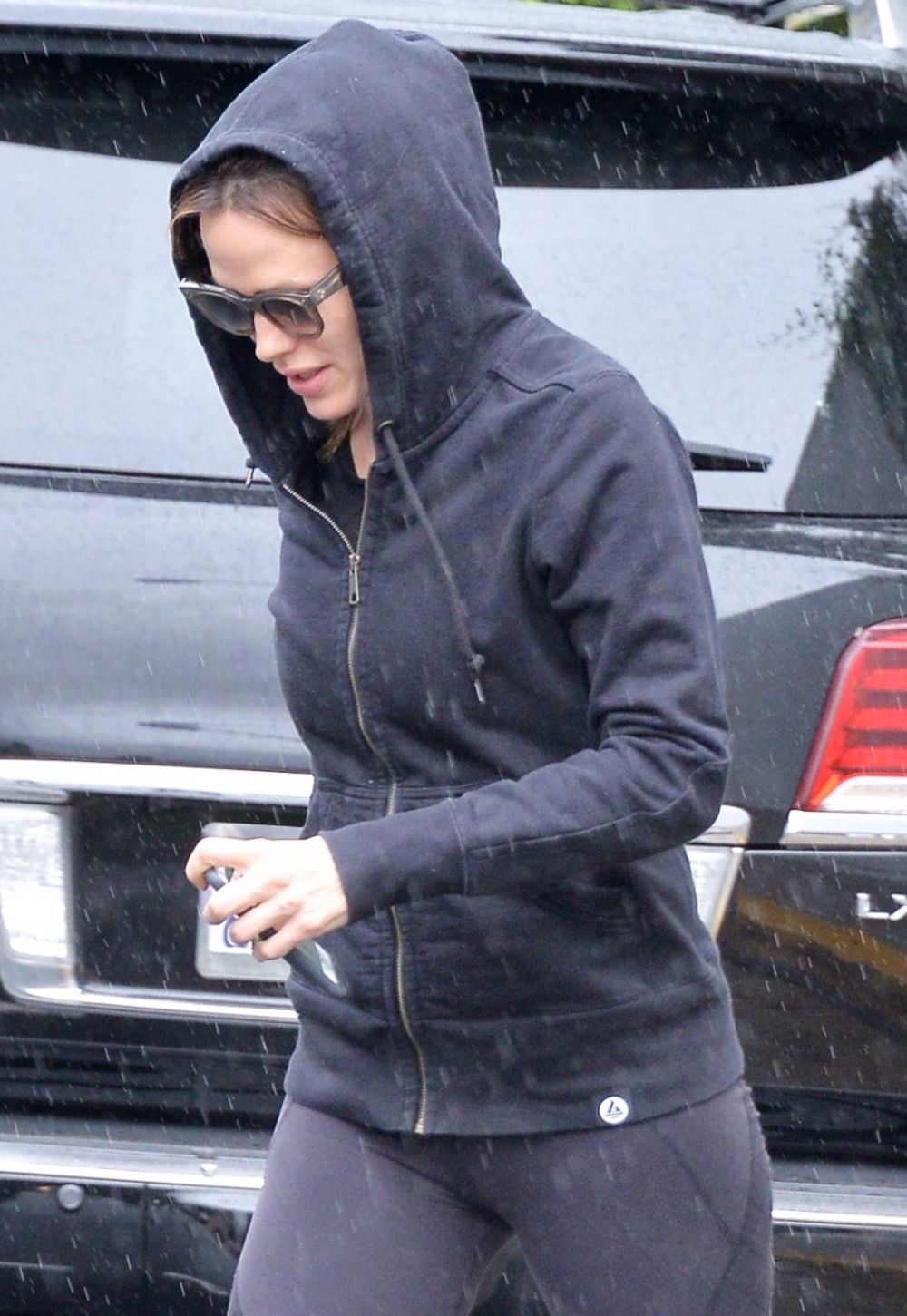 JENNIFER GARNER Leaves a Gym in West Hollywood 04/09/2016 JENNIFER GARNER Leaves a Gym in West Hollywood 04/09/2016