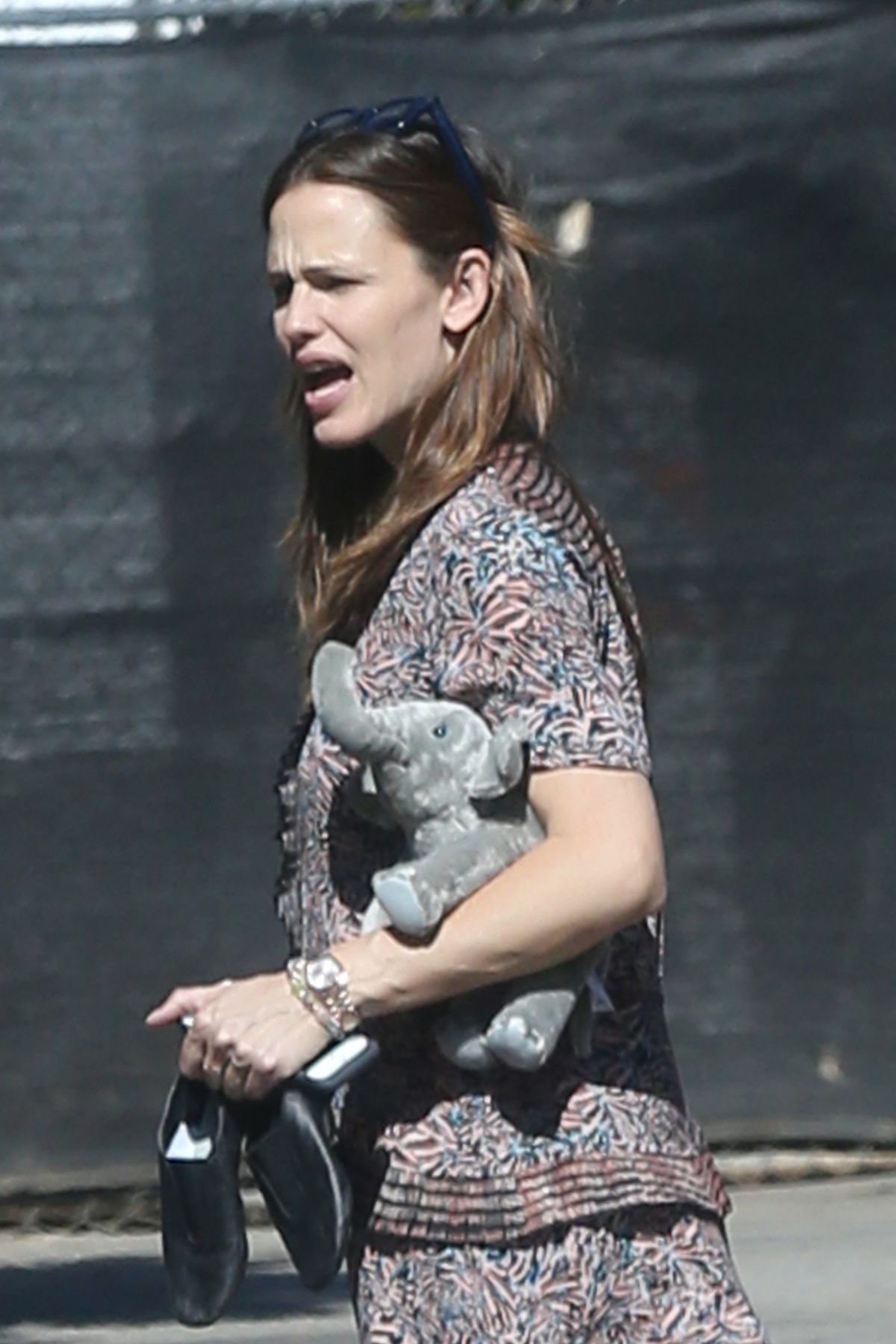 JENNIFER GARNER Out and About in Brentwood 04/17/2016 JENNIFER GARNER Out and About in Brentwood 04/17/2016