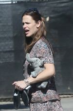 JENNIFER GARNER Out and About in Brentwood 04/17/2016