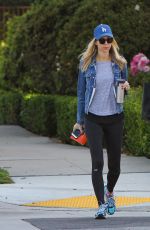 JENNIFER GARNER Out for Morning Walk in Los Angeles 04/27/2016