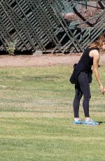 JENNIFER GARNER Walks Her Dog Out in Los Angeles 04/04/2016