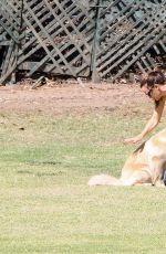 JENNIFER GARNER Walks Her Dog Out in Los Angeles 04/04/2016