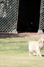 JENNIFER GARNER Walks Her Dog Out in Los Angeles 04/04/2016