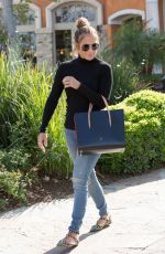 JENNIFER LOPEZ Out and About in Calabasas 04/25/2016