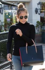 JENNIFER LOPEZ Out and About in Calabasas 04/25/2016