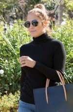 JENNIFER LOPEZ Out and About in Calabasas 04/25/2016