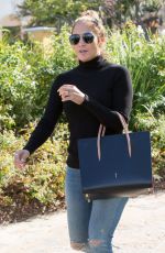JENNIFER LOPEZ Out and About in Calabasas 04/25/2016