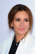 JULIA ROBERTS Arrives at ‘Mother’s Day’ Premiere in Los Angeles 04/13/2016