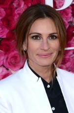 JULIA ROBERTS Arrives at ‘Mother’s Day’ Premiere in Los Angeles 04/13/2016
