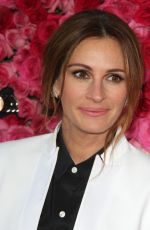 JULIA ROBERTS Arrives at ‘Mother’s Day’ Premiere in Los Angeles 04/13/2016