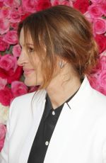 JULIA ROBERTS Arrives at ‘Mother’s Day’ Premiere in Los Angeles 04/13/2016