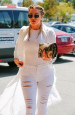KHLOE KARDASHIAN Out and About in Calabasas 04/18/2016