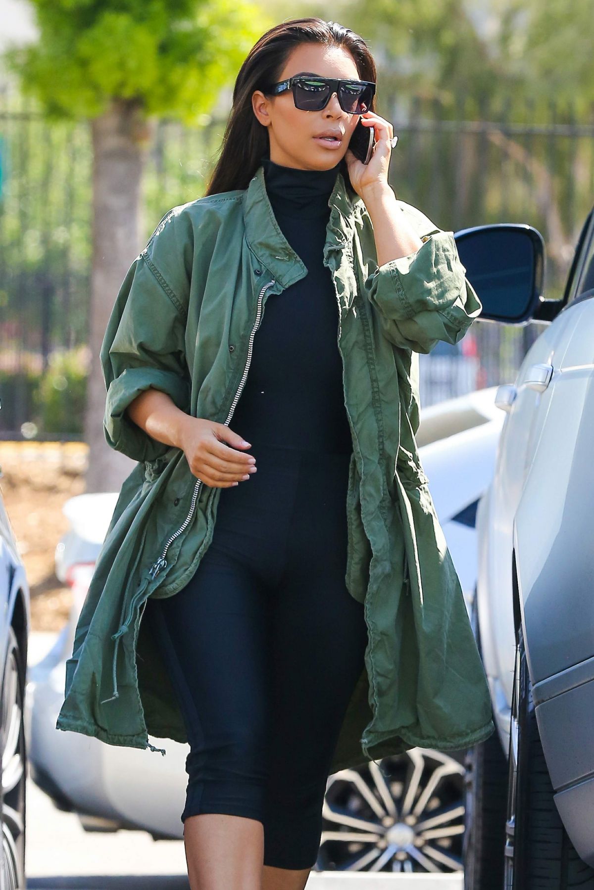 KIM KARDASHIAN Out and About in Glendale 04/01/2016 KIM KARDASHIAN Out and About in Glendale 04/01/2016