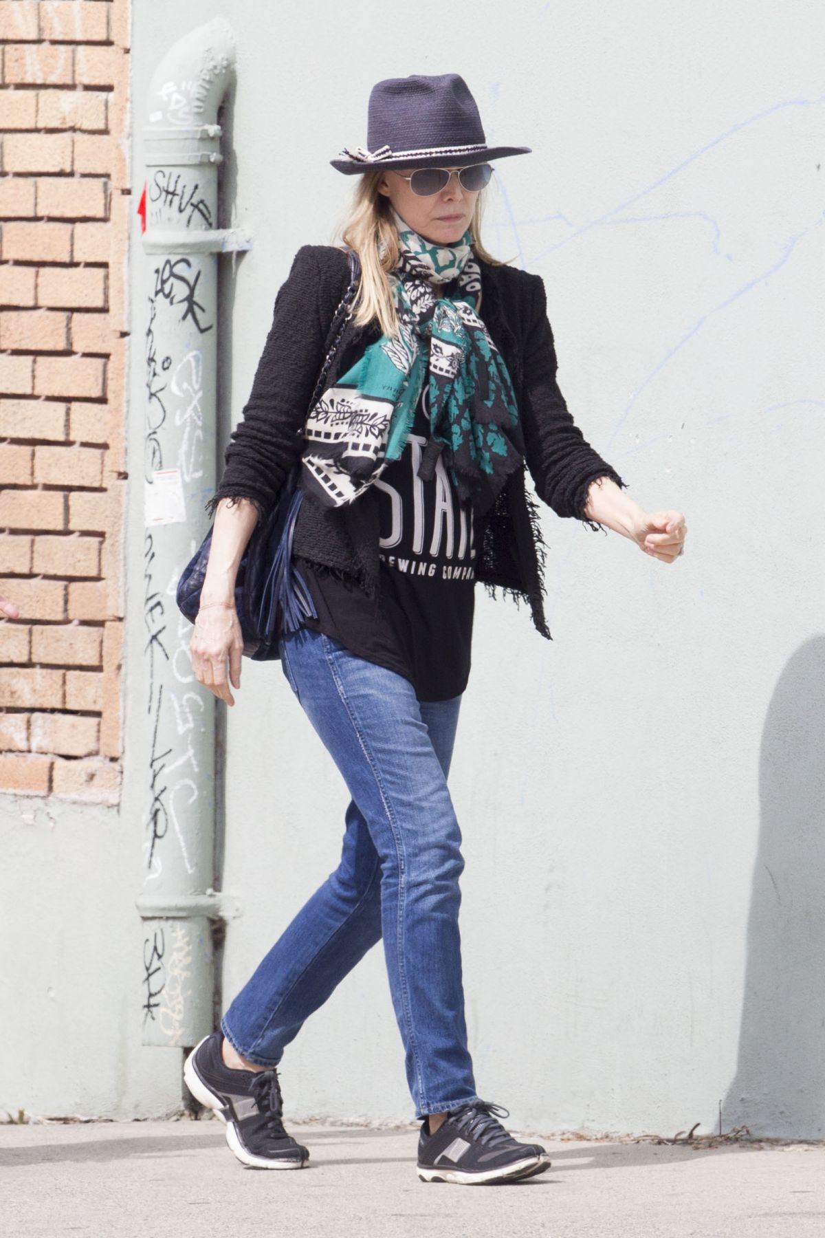 MICHELLE PFEIFFER Out and About in Santa Monica 03/21/2016 MICHELLE PFEIFFER Out and About in Santa Monica 03/21/2016