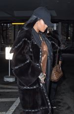 RIHANNA Leaves a Dentist