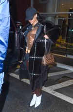 RIHANNA Leaves a Dentist