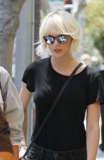 TAYLOR SWIFT at M Cafe in Beverly Hills 04/28/2016