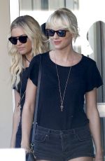 TAYLOR SWIFT at M Cafe in Beverly Hills 04/28/2016