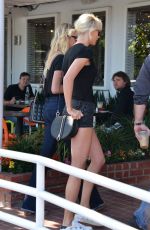 TAYLOR SWIFT at M Cafe in Beverly Hills 04/28/2016