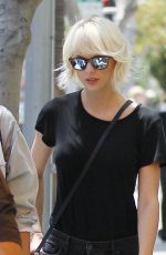 TAYLOR SWIFT at M Cafe in Beverly Hills 04/28/2016