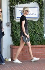 TAYLOR SWIFT at M Cafe in Beverly Hills 04/28/2016