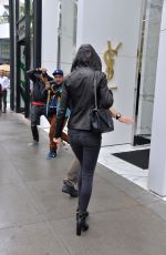TAYLOR SWIFT Shopping at Saint Laurent Store in Beverly Hills 04/07/2016
