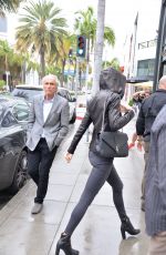 TAYLOR SWIFT Shopping at Saint Laurent Store in Beverly Hills 04/07/2016