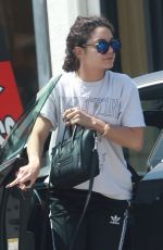 VANESSA and STELLA HUDGENS at Cryohealthcare in Los Angeles 04/12/2016