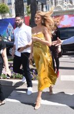 BLAKE LIVELY Out Heading to Nikki Beach in Canne s05/12/2016