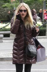 DAKOTA FANNING Shoping in Manhattan, 05/07/2016