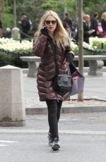 DAKOTA FANNING Shoping in Manhattan, 05/07/2016