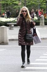 DAKOTA FANNING Shoping in Manhattan, 05/07/2016