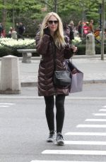 DAKOTA FANNING Shoping in Manhattan, 05/07/2016