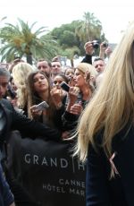 DOUTZEN KROES Arrives at Hotel Martinez in Cannes 05/11/2016