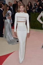 DOUTZEN KROES at Costume Institute Gala 2016 in New York 05/02/2016