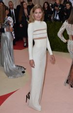 DOUTZEN KROES at Costume Institute Gala 2016 in New York 05/02/2016