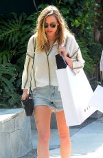 EKUZABETH OLSEN Out Shopping in West Hollywood 05/13/2016