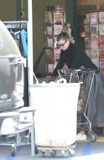 ELLEN POMPEO Shopping at Whole Foods Market in Los Angeles 05/09/2016