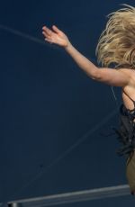 ELLIE GOULDING Performs at Radio 1