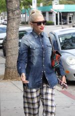 GWEN STEFANI Leaves a Nail Salon in Los Angeles 05/06/2016