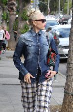 GWEN STEFANI Leaves a Nail Salon in Los Angeles 05/06/2016