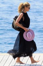 HEIDI  KLUM Arrives at Eden Roc Hotel in Antibes 05/17/2016