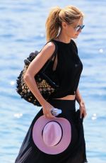 HEIDI  KLUM Arrives at Eden Roc Hotel in Antibes 05/17/2016