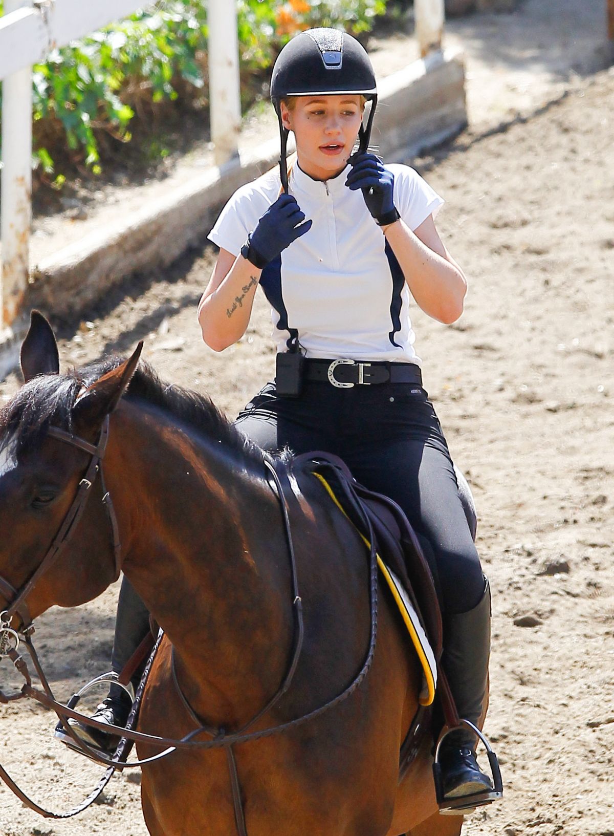 IGGY AZALEA at Horse Riding in Los Angeles 04/29/2016 IGGY AZALEA at Horse Riding in Los Angeles 04/29/2016