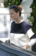 JENNIFER GARNER Leaves Her House in London 05/24/2016