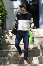 JENNIFER GARNER Leaves Her House in London 05/24/2016